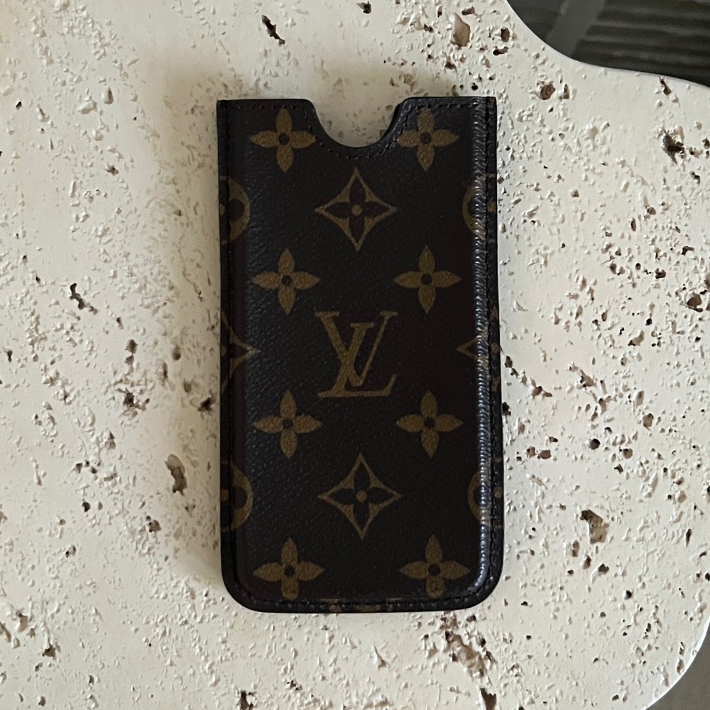 Authentic LOUIS VUITTON iPhone 6 Case/Sleeve